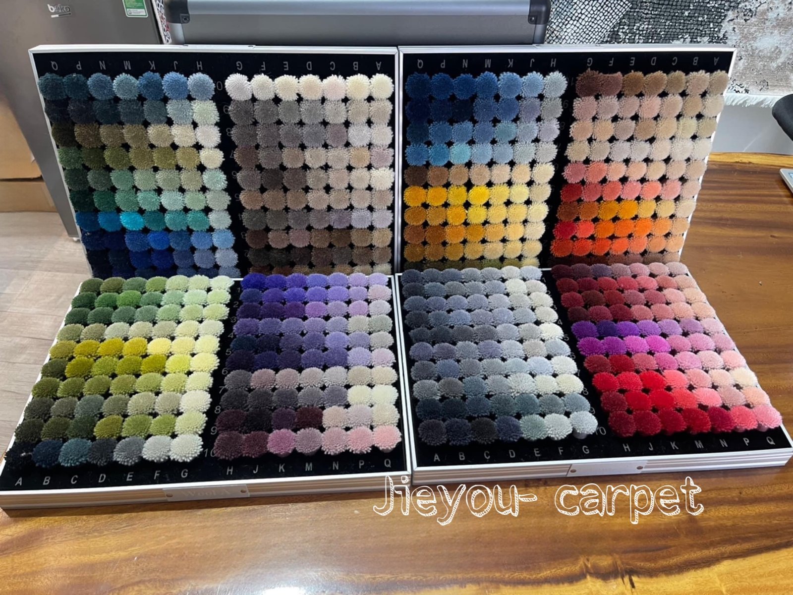 Thảm Dệt Tay Từ Sợi Len